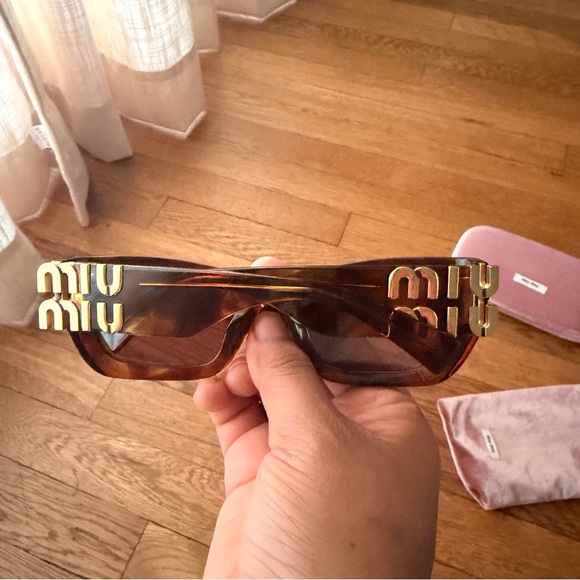 MIU MIU Rectangular sunglasses - Picture 6 of 7